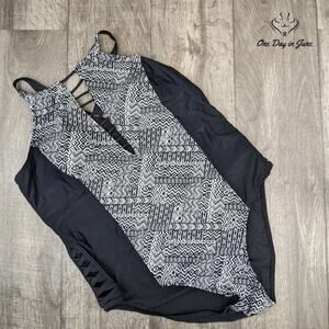 Amzbrly Deep V Neck Plunge Plus Size Criss Cross Sides Size 2XL